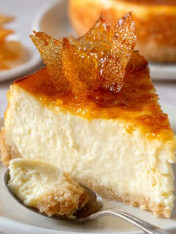 Creamy Crème Brûlée Cheesecake Recipe 5 Slice of Crème Brûlée Cheesecake topped with caramelized sugar shards.